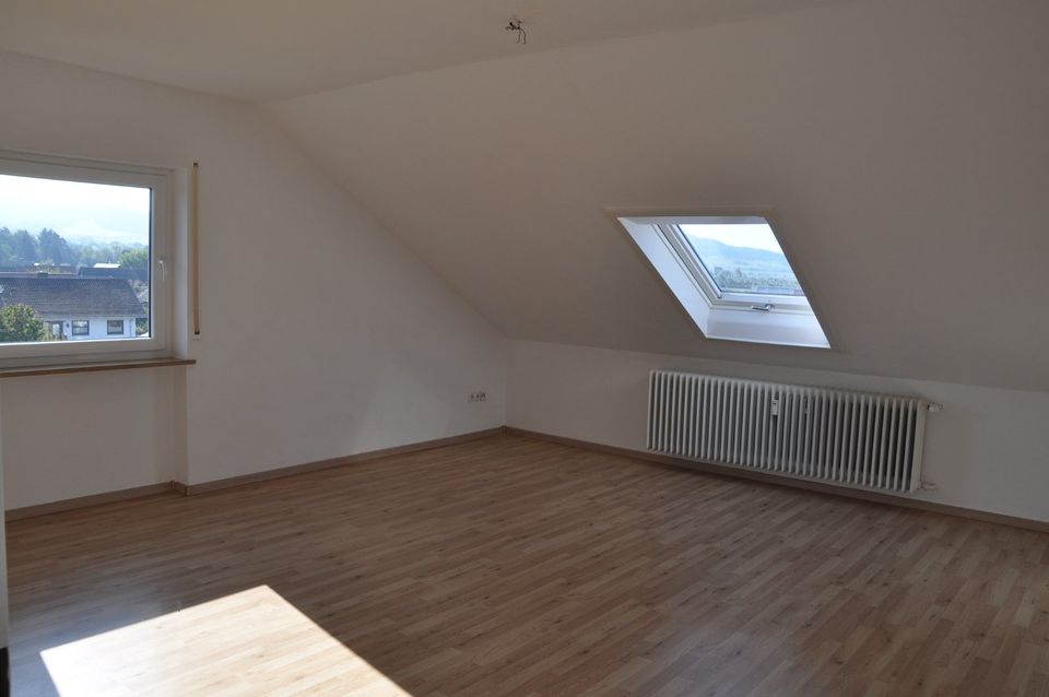 sonnige Dachgeschosswohnung, 3 Zimmer, 85qm, Ortsteil Reundorf in Lichtenfels