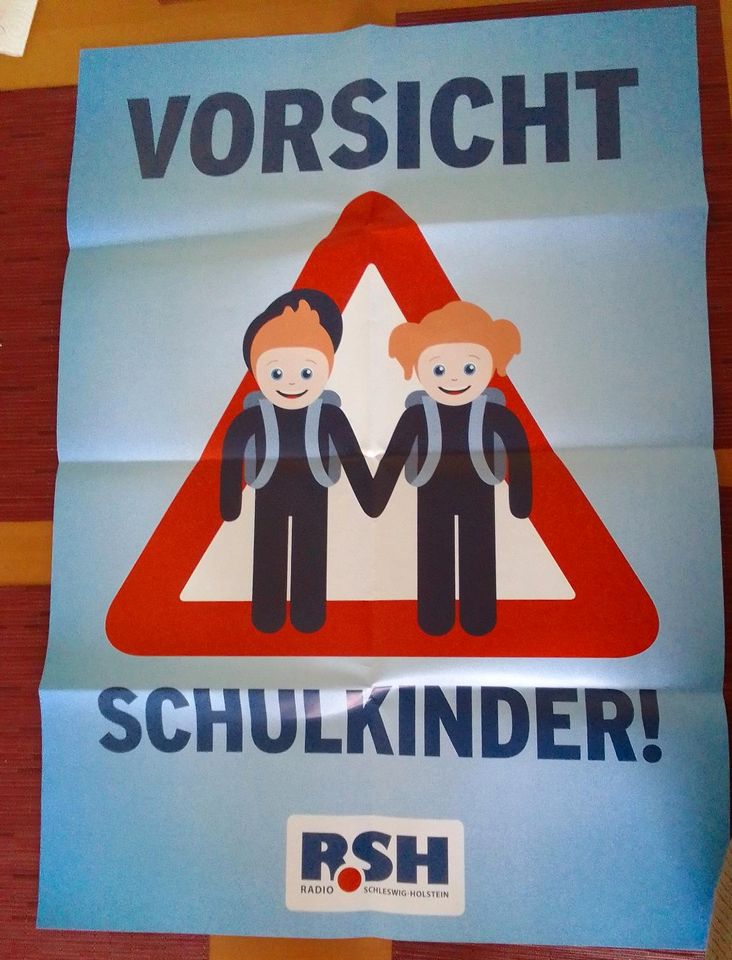 2 Plakate "Vorsicht Schulkinder" von RSH Radio Schleswig Holstein in Rüthen