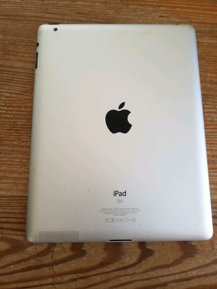 IPad 32GB Modell A1395 mit Siliconhülle und Smar Case in Grafrath