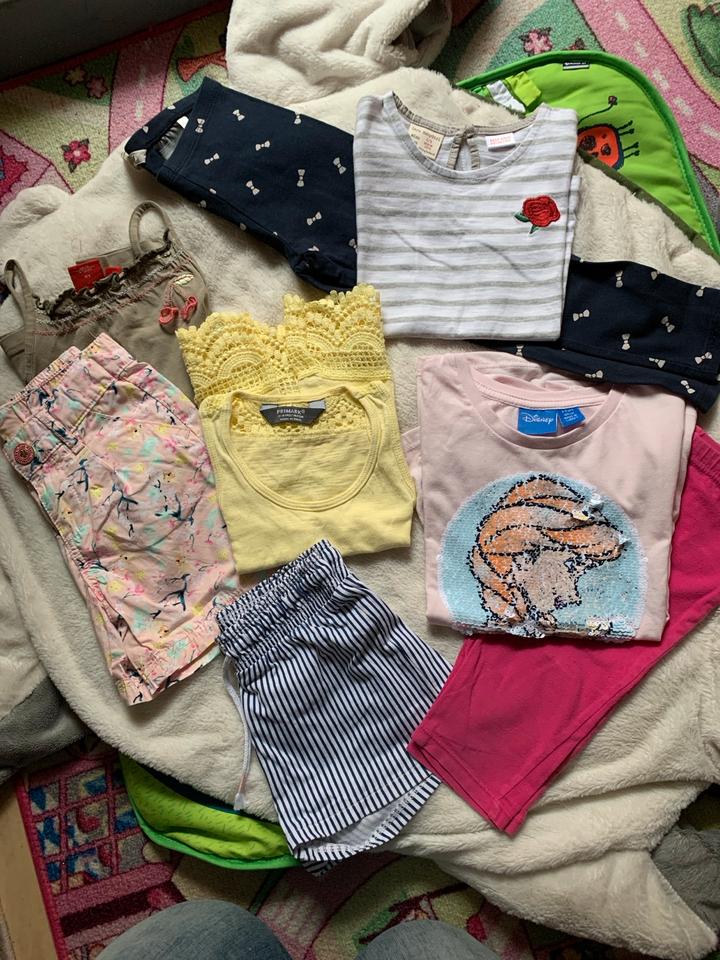 Zara,Esprit,H&M Sommer Shirts,kurze Hosen,Leggings in Gr 104 in Hannover