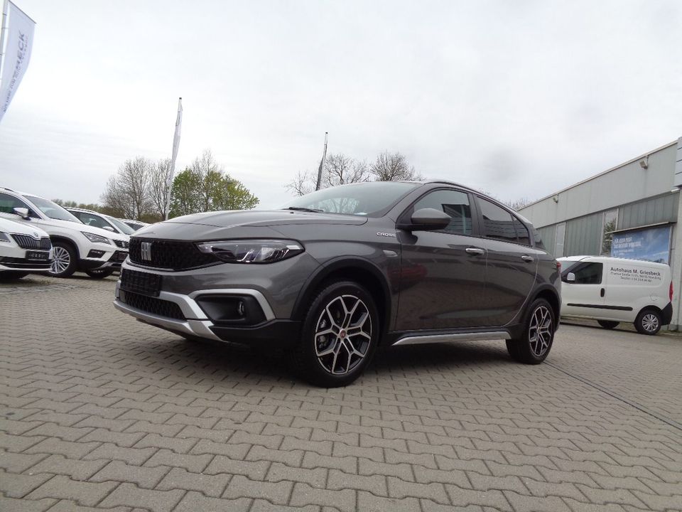 Fiat Tipo Hatchback Cross 1.5 GSE Hybrid *LED Kamera* in Straubing