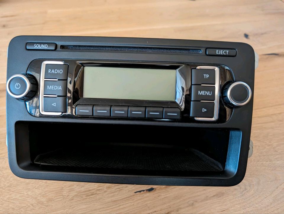 VW Radio CD MP3 ULVWMP3 5K0035156 aus Caddy in Graben (Lechfeld)