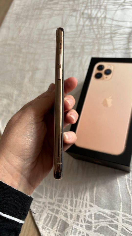 iPhone 11 Pro Roségold 64 GB in Muggensturm