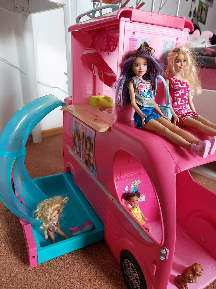 Mattel Barbie Super Feriencamper mit Barbies in Drolshagen