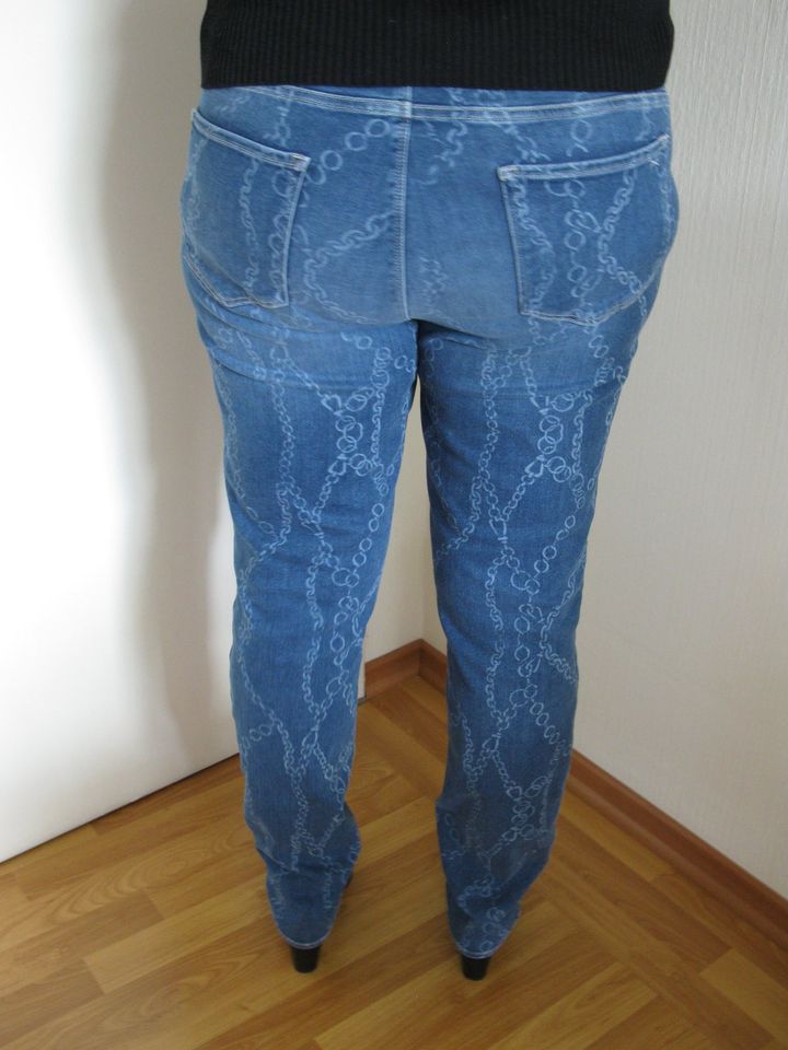 Jeans BRAX; Gr. 46, Modell: STYLE.SHAKIRA; 89 % Baumwolle in Berlin