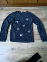 Flauschiger Pulli Pullover weich grau Pailletten Herz 146/152 Duisburg - Homberg/Ruhrort/Baerl Vorschau