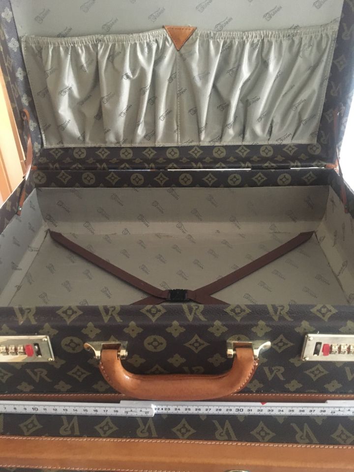 Biete hier einen Schönen Luxus Koffer zwei in einen in Waffenbrunn