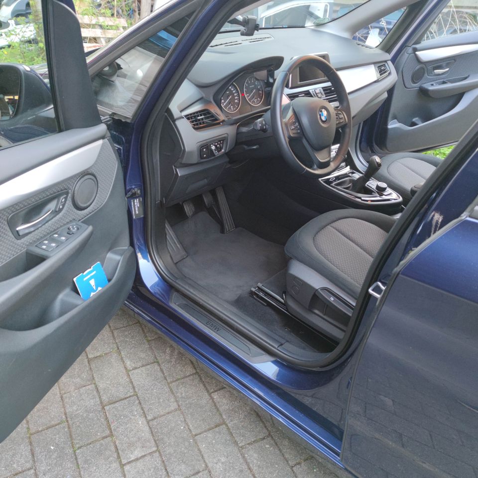 BMW 218i Active Tourer in Kiel