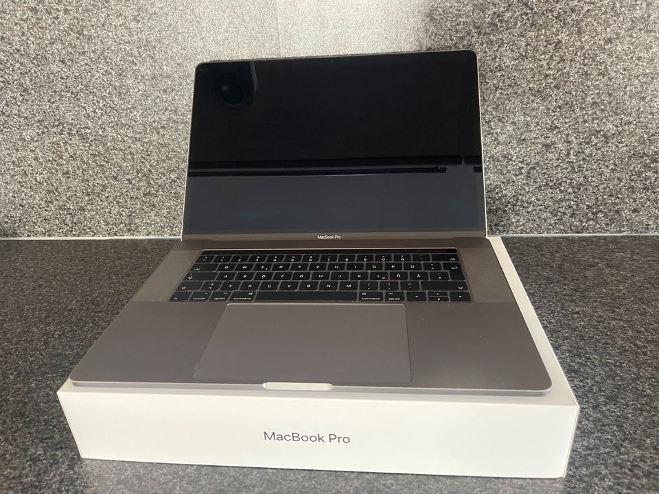 MacBook Pro 15” 512GB 3.1GHz i7 16GB RAM 4GB Grafikkarte in Meißen