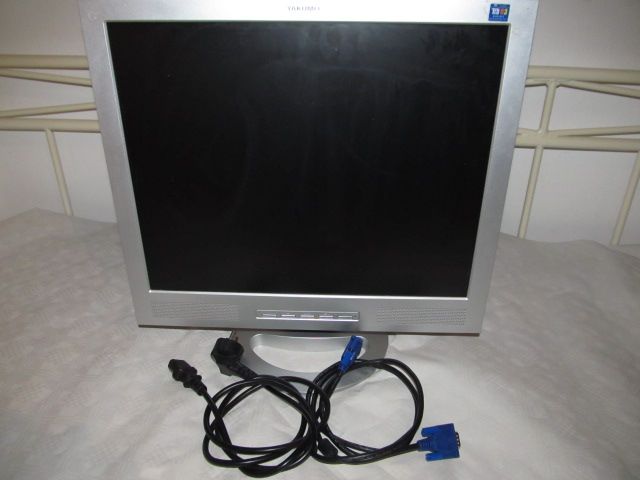 Monitor YAKUMO TFT 19 XPT in Dassel