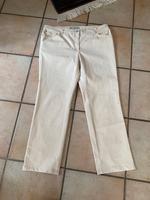 Neuwertige beige BRAX Jeans / Hose Gr. 46K Slim Line Hessen - Büdingen Vorschau