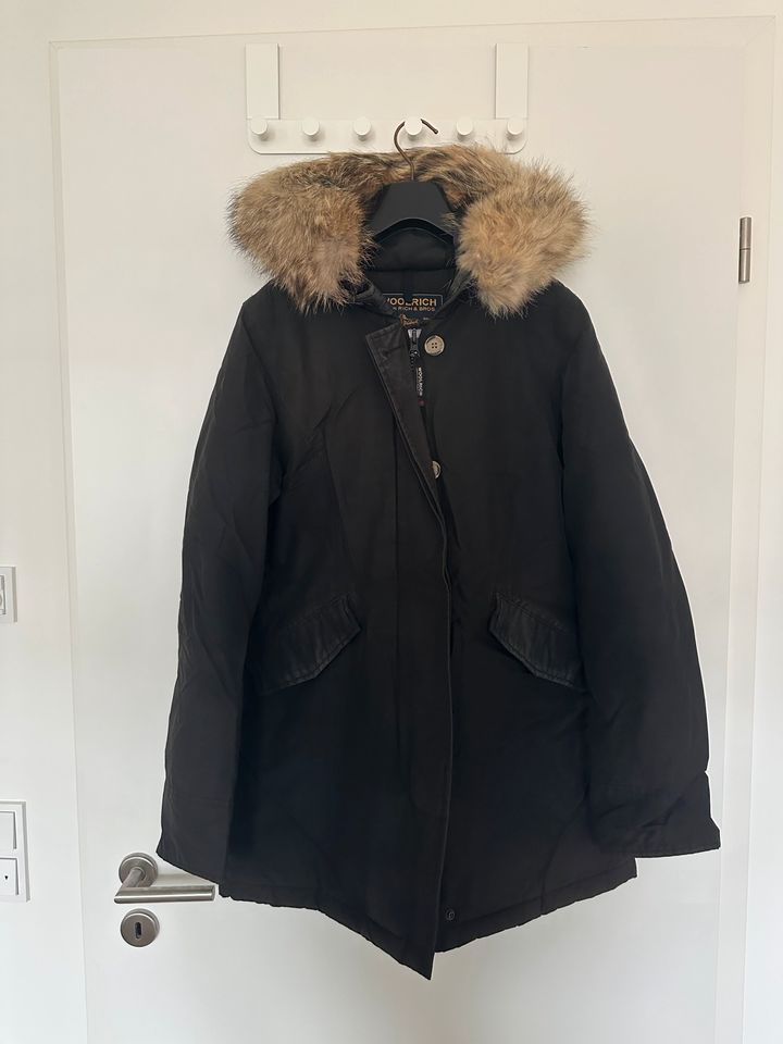 Woolrich Parka Schwarz Größe M in Düsseldorf