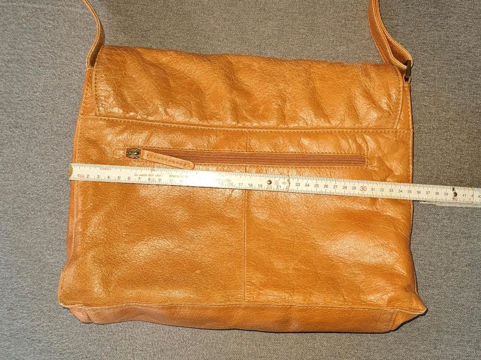 Damen Handtasche Umhängetasche aus Leder in Cognac in Hattstedt