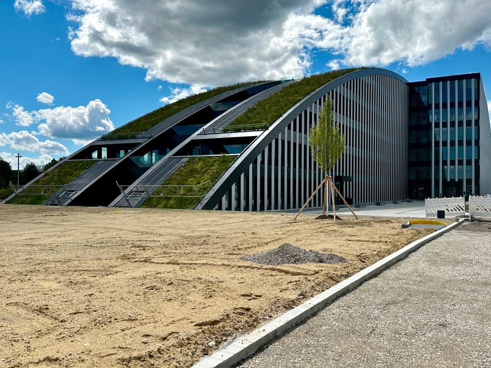Katip | Der Innovationsbogen - einzigartige Gewerbeimmobilie in Augsburg in Augsburg