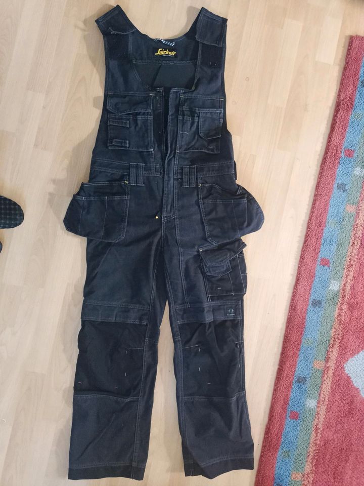 Snickers Workwear Latzhose schwarz Gr.46 in Leubsdorf