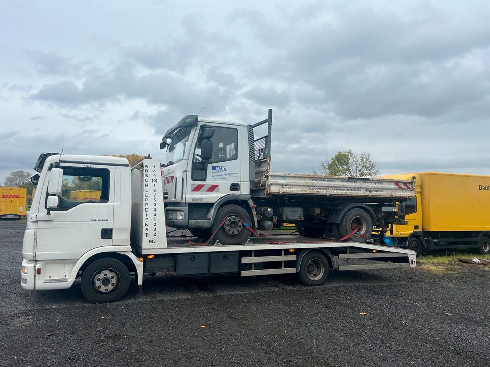 Transport LKW Bauwagen Wohnmobil Wohnwagen in Berlin