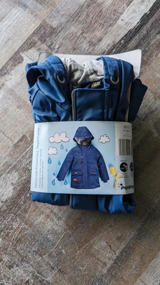 NEU Übergangs Jacke Regenjacke 86 / 92 Regen Mantel Matschjacke in Merenberg