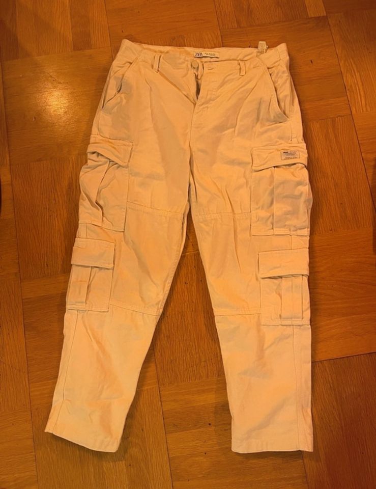 Beige Zara Männer Cargo Hose EU44 in Waiblingen