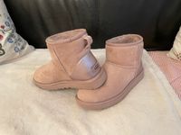 UGG Boots Mini classic, Gr. 39, hell rosa (Natur), rosé metallic Niedersachsen - Bückeburg Vorschau