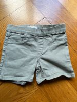 knackige olivgrüne Shorts von H&M in Größe 104 Rheinland-Pfalz - Mainz Vorschau