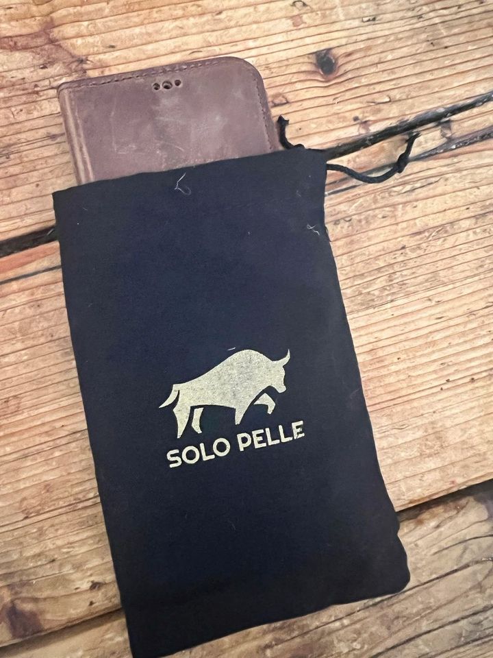 Handy Hülle Solo Pelle neu Tasche iPhone 13 Pro Leder in Gleichen