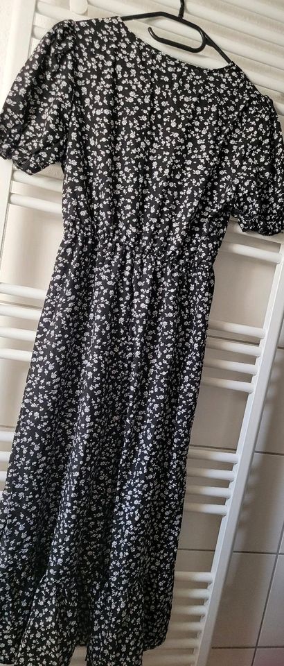 Kleid Gr. S 36 schwarz mit Blumen neu schön leicht in Rostock