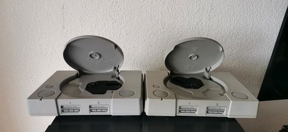 Zwei Stück Playstation 1 PS 1 in Babenhausen