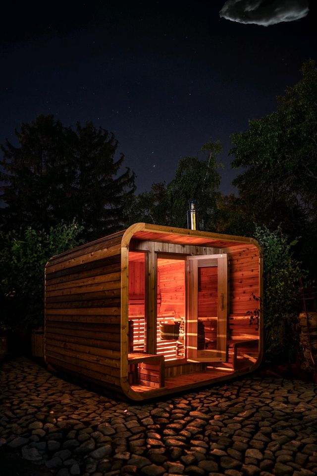 Cube Sauna Zedernholz Red Cedar Knotty Luna Fasssauna Holzofen Saunafass Garten Harvia Huum Hive Heat Haus Badezuber Hot Tub Badefass Brennholz Feuertonne Tiny House Gartenhaus Kamin LED Panorama Holz in Erfurt