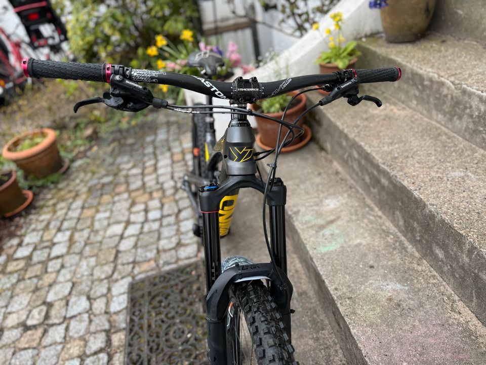 YT Capra CF 27.5 Zoll Carbon Custom Gr S in Hamburg