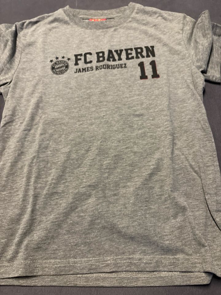 1 FC bayern Trikot Hose und t Shirt Gr 140 in Nürnberg (Mittelfr)