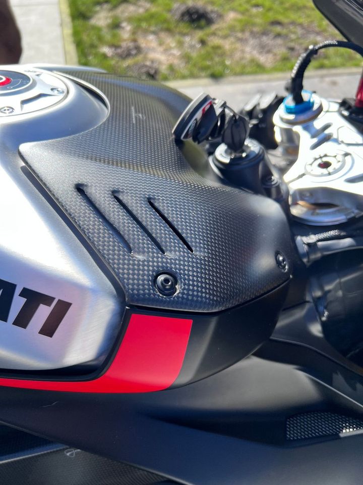 Ducati PANIGALE V4 SP + Race kit in Wuppertal
