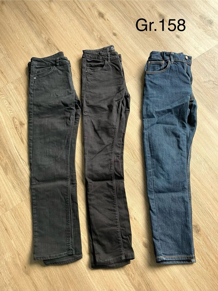 13 Hosen / Jeans/Jogginghosen Gr.158 in Reinbek