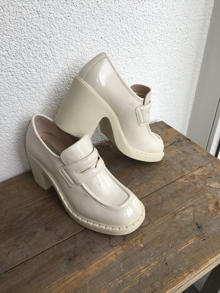 Bugatti Pumps Loafer Gr 38 Neu ungetragen Creme Lack Neupreis 69€ in Merzig