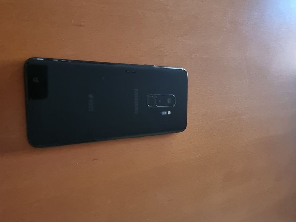 Samsung Galaxy S9+, 64 GB, Midnight Black, OVP, 2x Spiegen Case in Brühl