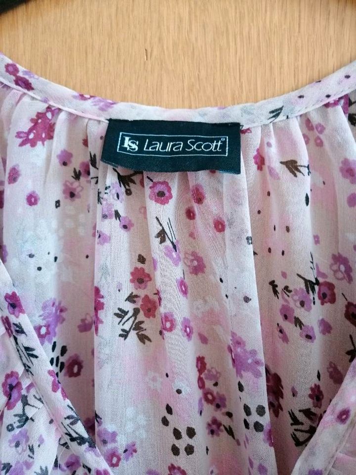 Schöne Laura Scott Bluse Top Rüschen rose rosa mit lila Blumen S in Göppingen