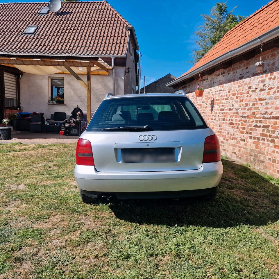 Audi A4 B5 2,4 Avant in Wriezen