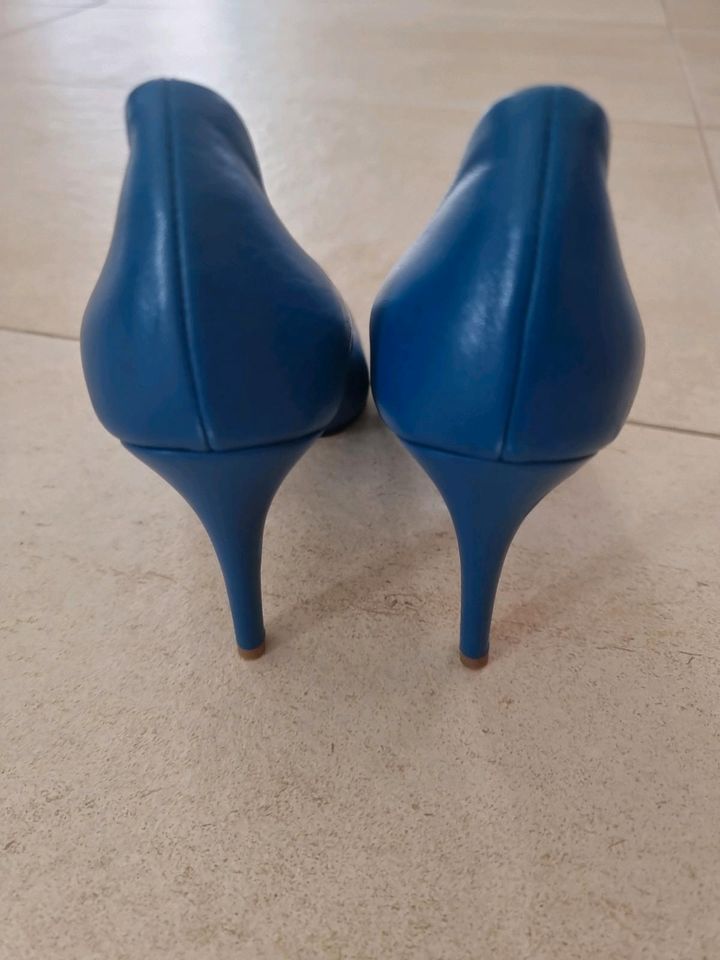 Sehr schöne, elegante Pumps in blau, wie neu, 36 in Vaterstetten