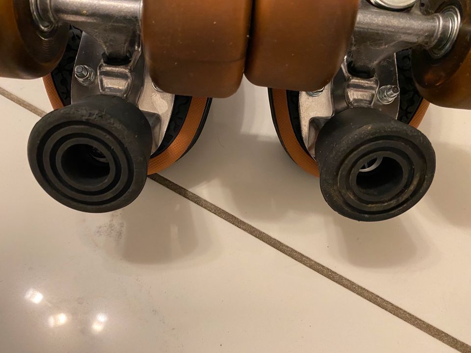 Rollerskates Rollschuhe mit Aluminiumschiene Gr. 40 - Neuwertig in Erkelenz