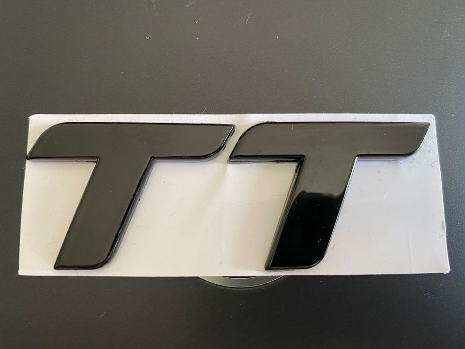 TT Audi Schriftzug Logo Aufkleber Tuning Heck Buchstaben schwarz in Berzhahn