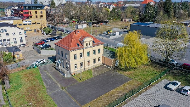 Ideal für Eigennutzer oder Entwickler - Bürovilla mit Potential in Radeberg zum Kauf! in Radeberg