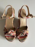Gut erhaltene Stuart Weitzman Pumps Größe 36 Altona - Hamburg Ottensen Vorschau