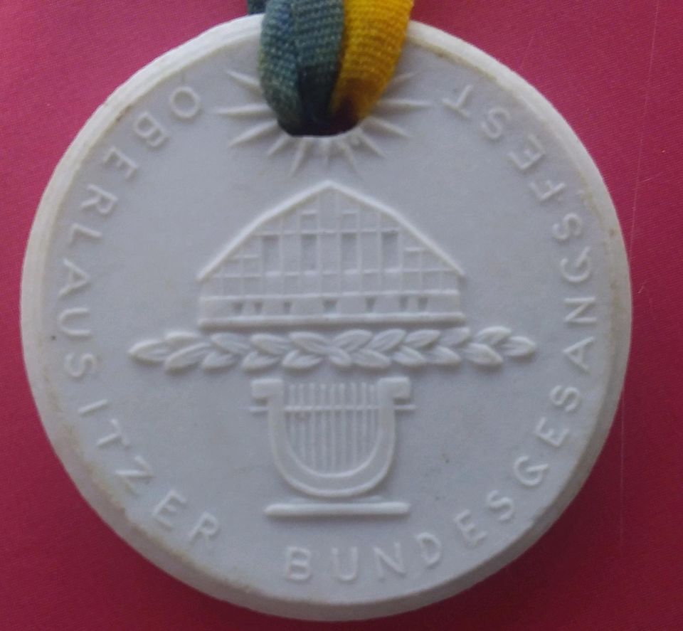 Medaille , Porzellan  von 1922 in Kirschau