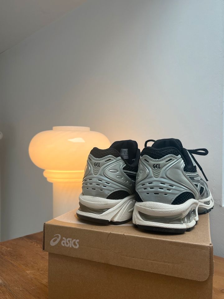 NEU — Kayano 14 Laufschuhe von Asics in Hamburg