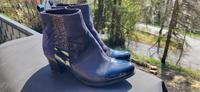 Stiefelette mit Absatz dunkelblau Hessen - Gründau Vorschau