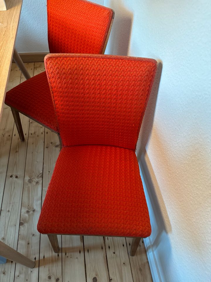 4 rot gepolsterte Stühle aus Holz 60er/ 70er in Chemnitz