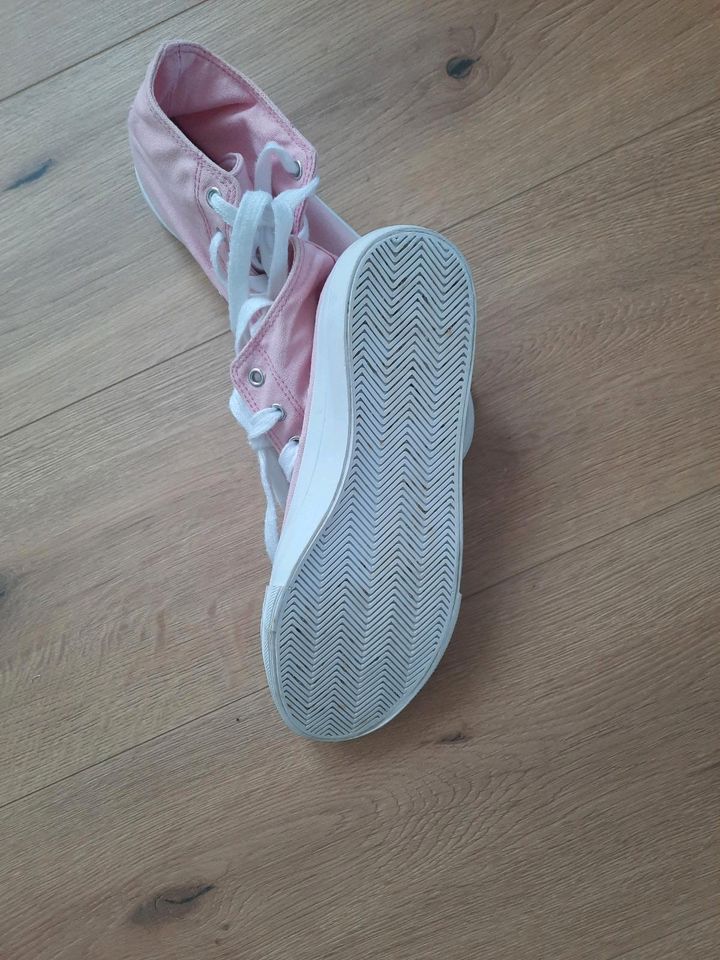 Hohe Mädchen Sneaker/Schuhe H&M Gr 37 in Hamburg - Harburg | eBay  Kleinanzeigen ist jetzt Kleinanzeigen