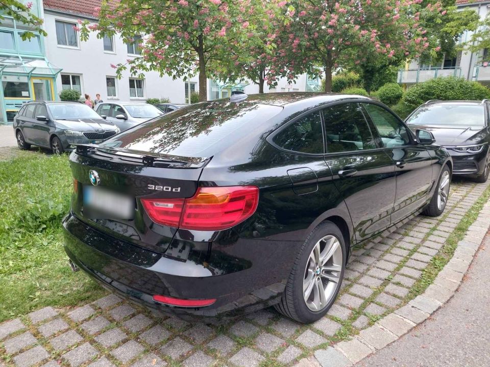 BMW BMW 320d GT 220 PS, 8 Reifen 8 Felgen Top Zustan in Erding