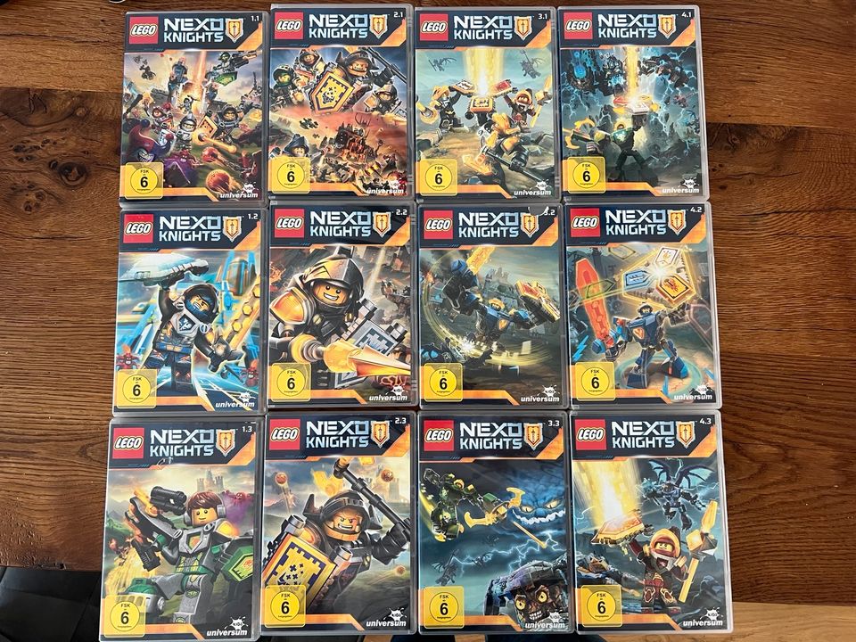 Portabler DVD-Player mit 12 Lego Nexo Knights DVDs in München