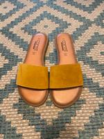 Neu Conte Italy Moda Sandalen gelb senf Leder Gr.38 Bayern - Schwarzenbruck Vorschau