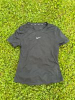 Nike Shirt für Kinder in Größe 128/134 Sachsen - Riesa Vorschau